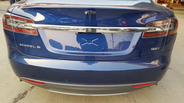成都鑫迪克汽車(chē)改裝特斯拉D90剎車(chē)卡鉗改色案例