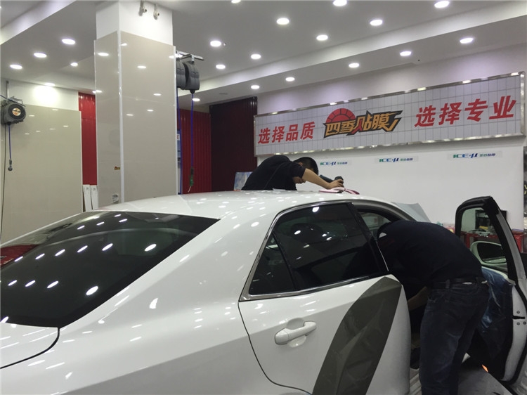 武漢汽車貼膜豐田皇冠全車龍膜玻璃隔熱膜龍膜武漢授權(quán)店四季貼膜武昌南湖店