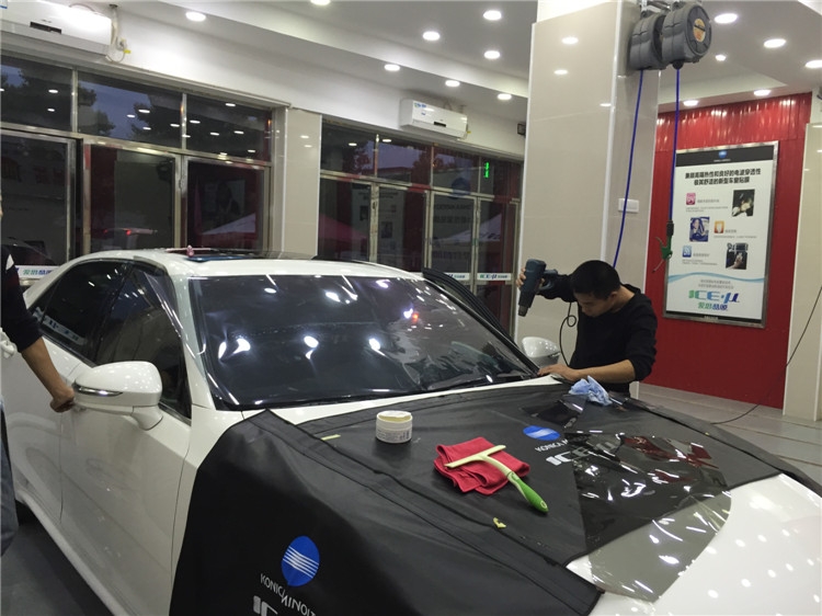 武漢汽車貼膜豐田皇冠全車龍膜玻璃隔熱膜龍膜武漢授權(quán)店四季貼膜武昌南湖店
