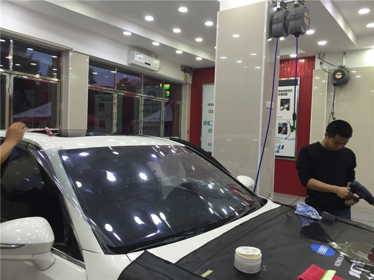 武漢汽車貼膜豐田皇冠全車龍膜玻璃隔熱膜龍膜武漢授權(quán)店四季貼膜武昌南湖店