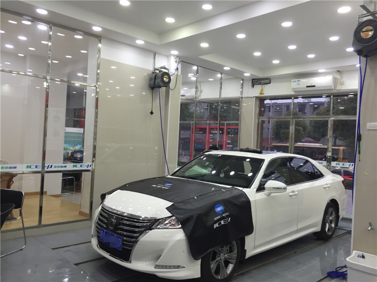 武漢汽車貼膜豐田皇冠全車龍膜玻璃隔熱膜龍膜武漢授權(quán)店四季貼膜武昌南湖店