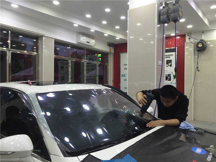 武漢汽車貼膜豐田皇冠全車龍膜玻璃隔熱膜龍膜武漢授權(quán)店四季貼膜武昌南湖店