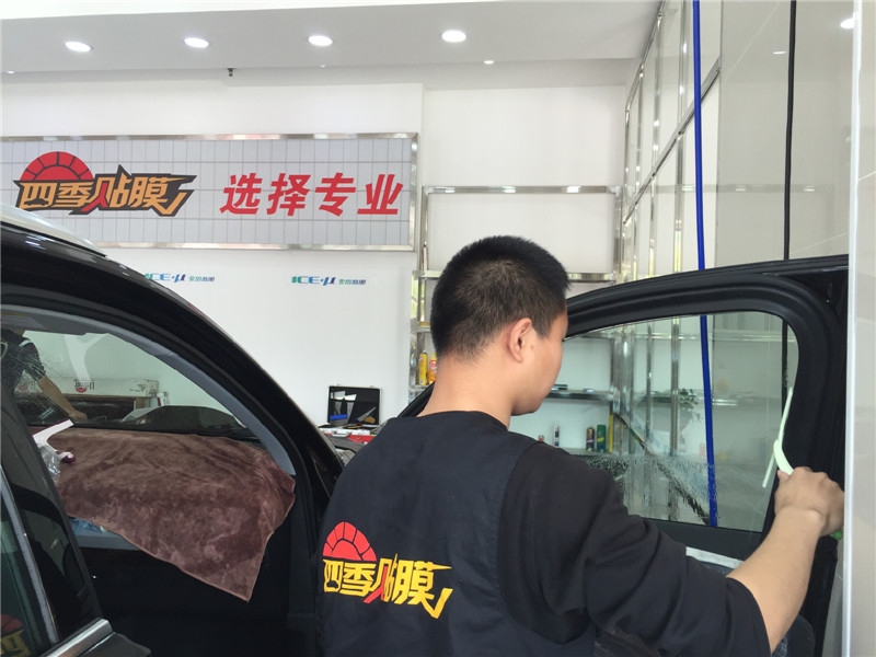 武漢武昌龍膜授權(quán)店汽車貼膜四季貼膜南湖專業(yè)施工店