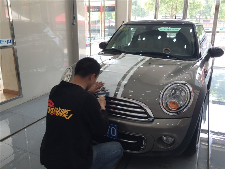 武漢汽車改色膜武昌四季貼膜南湖店艾利改色膜專營店寶馬MINI亮光白