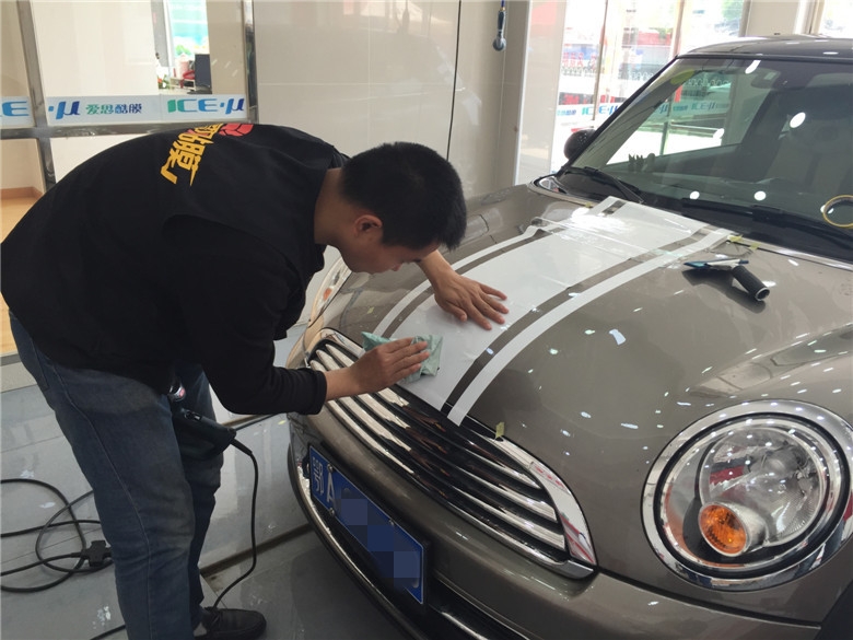 武漢汽車改色膜武昌四季貼膜南湖店艾利改色膜專營店寶馬MINI亮光白