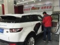 路虎全車龍膜專業(yè)施工中