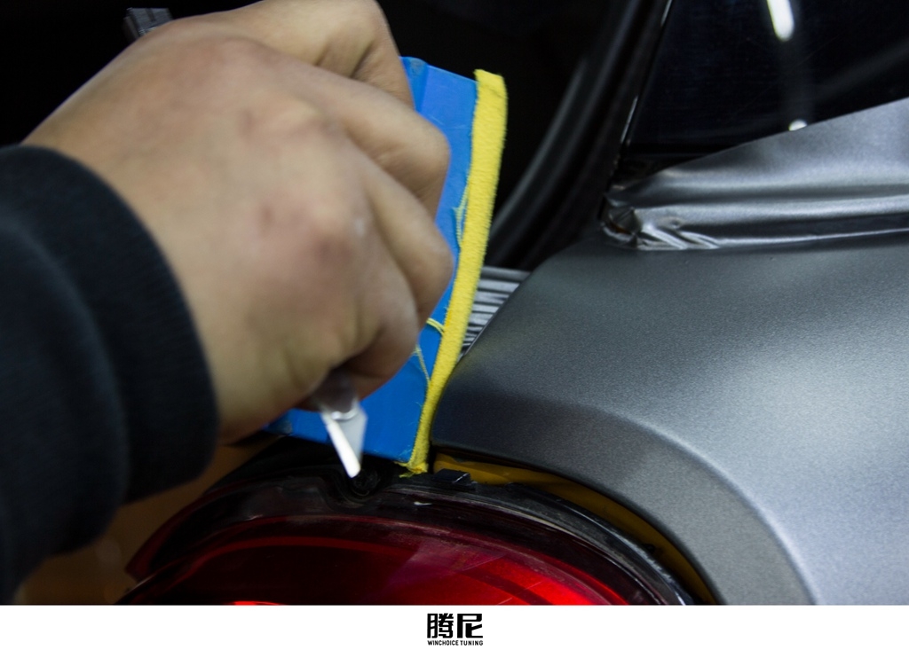BMW 寶馬 MINI 全車貼膜改色 PWF 電工金屬灰 施工中