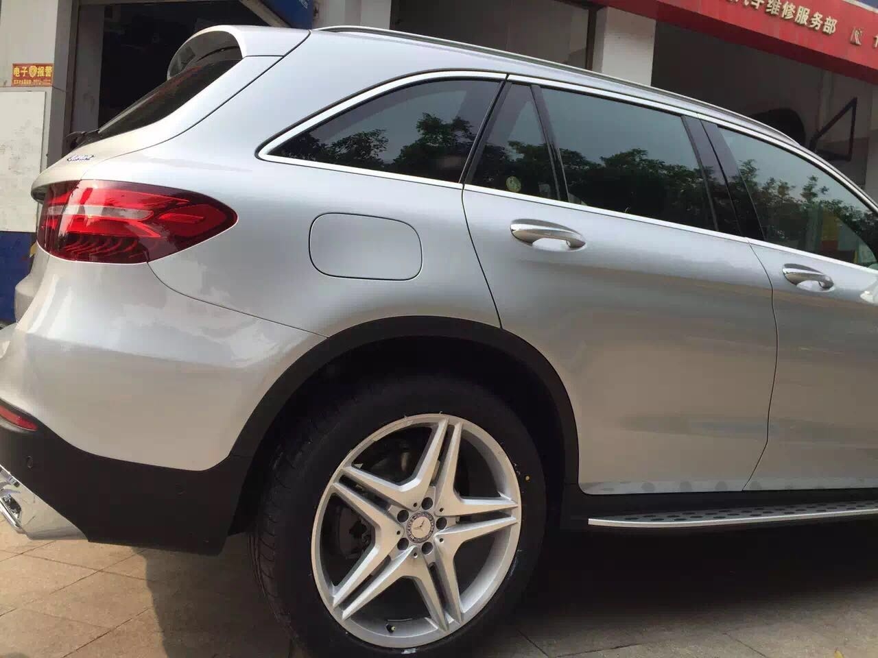 奔馳GLC 原廠19寸升級20寸輪轂 255 45R20輪胎
