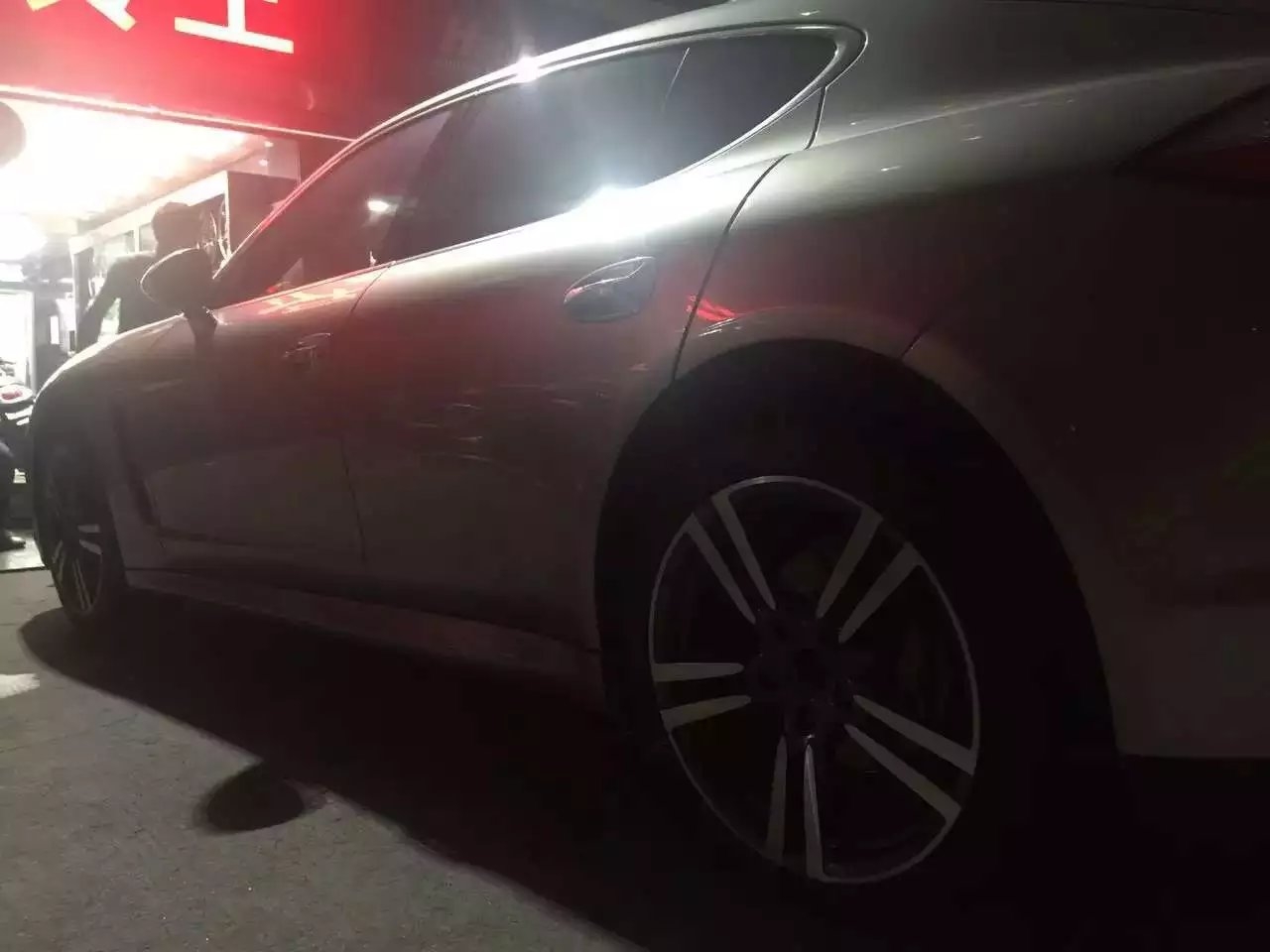 昨晚裝車效果： 帕拉米拉，裝 原裝 鍛造 20寸！