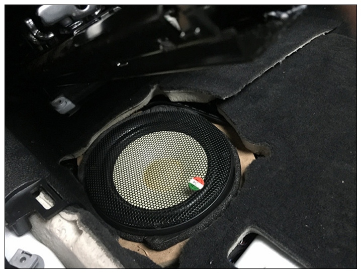 昆明宝马5系音响改装,越听越动听意大利ATI悠扬三分频套装无损换装.