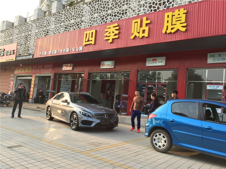 奔馳GL200龍膜AVS70+ATR15施工效果/龍膜武漢正規(guī)授權(quán)店/怎么辨別龍膜真假/龍膜質(zhì)保幾年/武漢四季貼膜武昌南湖店