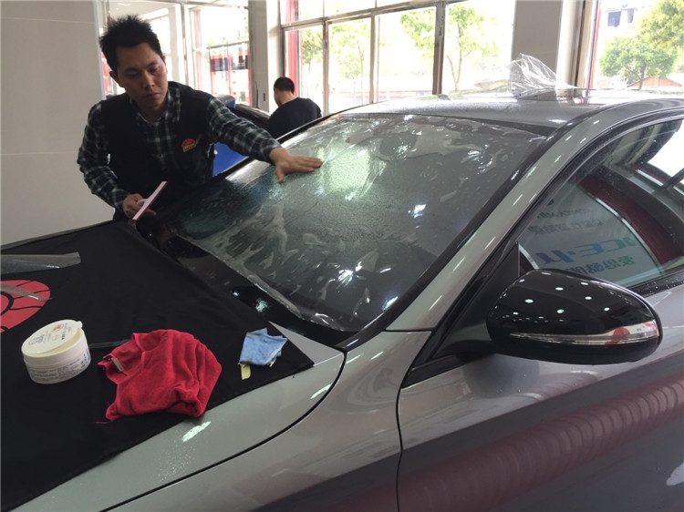 奔馳GL200龍膜AVS70+ATR15施工效果/龍膜武漢正規(guī)授權(quán)店/怎么辨別龍膜真假/龍膜質(zhì)保幾年/武漢四季貼膜武昌南湖店