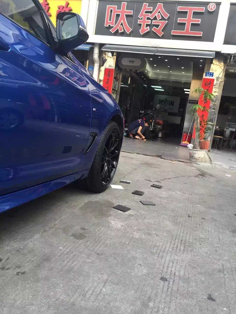 寶馬，裝 G25 KK 色