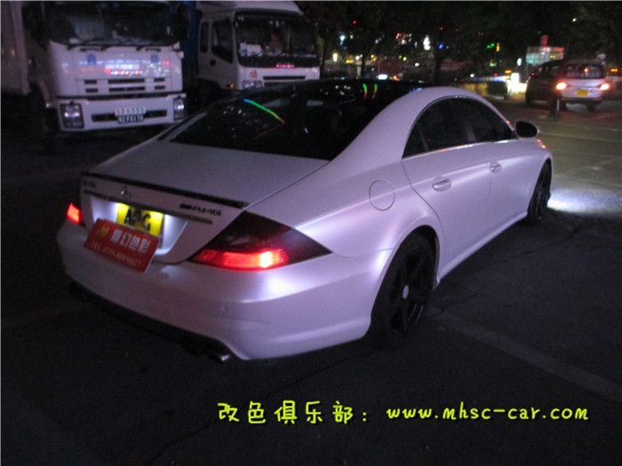 奔馳CLSAMG原車黑色貼膜改色施工德國PWF電光金屬白