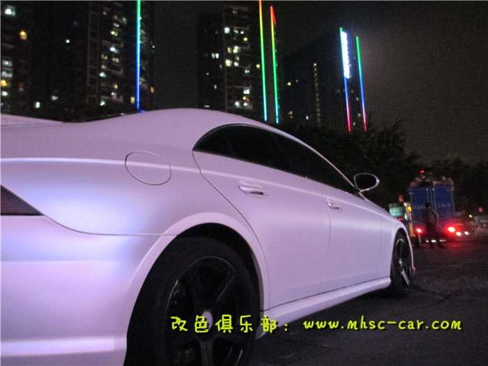 奔馳CLSAMG原車黑色貼膜改色施工德國PWF電光金屬白