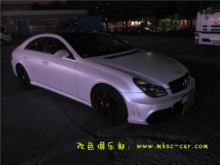 奔馳CLSAMG原車黑色貼膜改色施工德國PWF電光金屬白