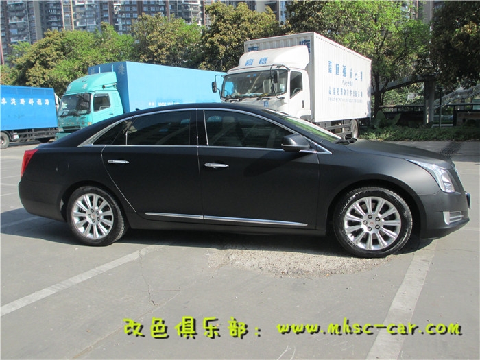 凱迪拉克XTS全車(chē)貼膜改色施工比利時(shí)麥可貼亞光黑