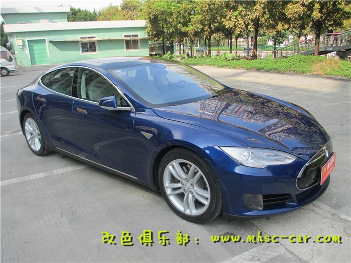 特斯拉全車施工車漆透明保護(hù)膜隱形車身