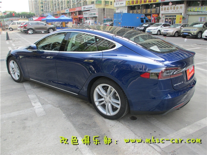 特斯拉全車施工車漆透明保護(hù)膜隱形車身