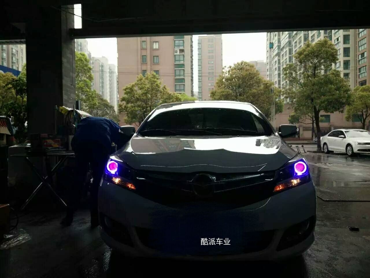 海馬M3大燈升級(jí)海拉雙光透鏡