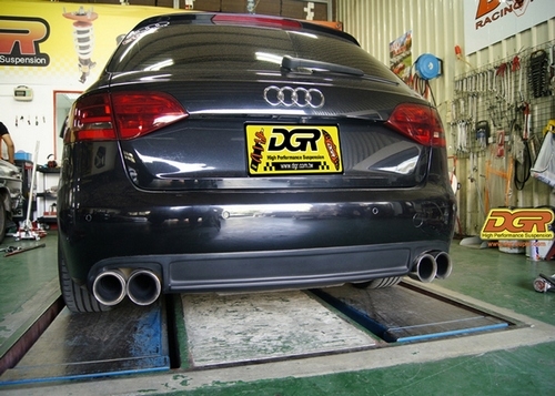 黑色沉穩(wěn)又時尚的Audi A4