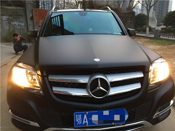 武漢汽車改色膜奔馳GLK300車身改色貼膜 艾利亞光黑改色膜