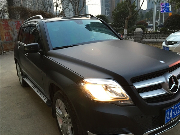 武漢汽車改色膜奔馳GLK300車身改色貼膜 艾利亞光黑改色膜