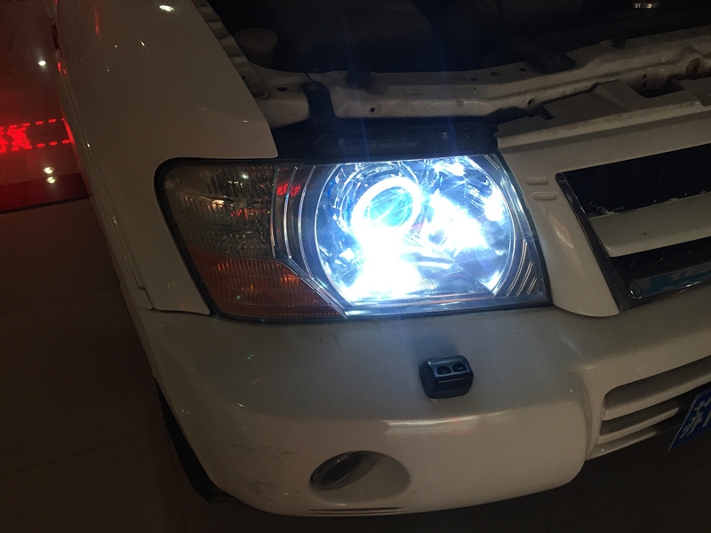 上海三菱帕杰羅升級車燈 改海拉5透鏡 歐司朗安定器 氙氣燈 天使眼 惡魔眼