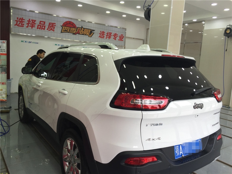 武漢JEEP自由光全車愛思酷膜+德國SONAX鍍晶施工案例/愛思酷膜怎么樣/愛思酷RT70+CT20/四季貼膜武昌南湖店
