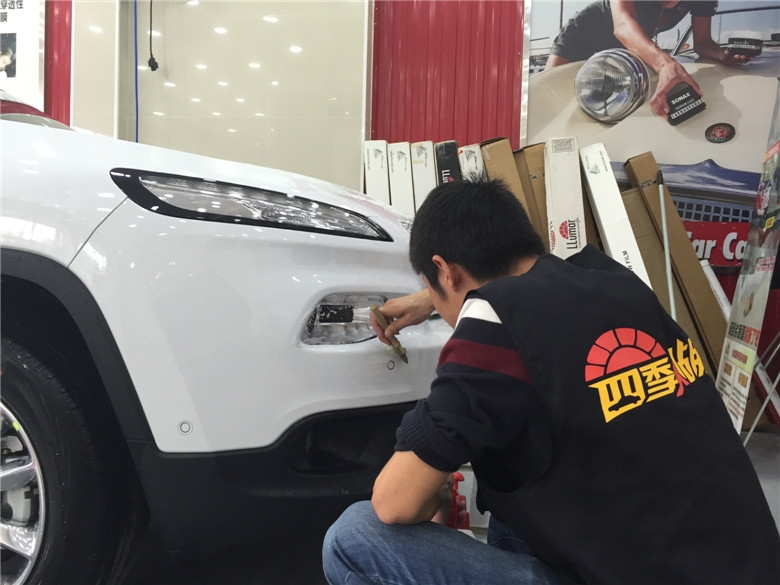 武漢JEEP自由光全車愛思酷膜+德國SONAX鍍晶施工案例/愛思酷膜怎么樣/愛思酷RT70+CT20/四季貼膜武昌南湖店