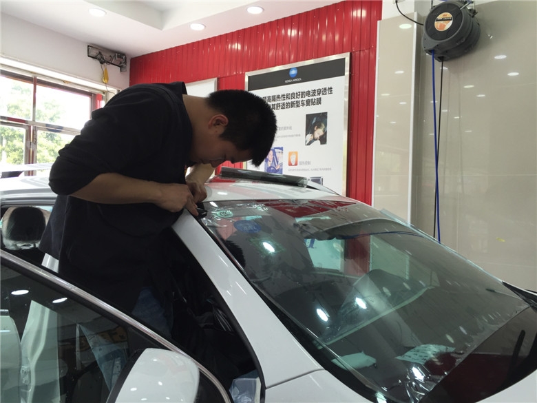 武漢JEEP自由光全車愛思酷膜+德國SONAX鍍晶施工案例/愛思酷膜怎么樣/愛思酷RT70+CT20/四季貼膜武昌南湖店