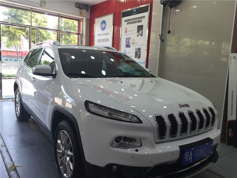 武漢JEEP自由光全車愛思酷膜+德國SONAX鍍晶施工案例/愛思酷膜怎么樣/愛思酷RT70+CT20/四季貼膜武昌南湖店