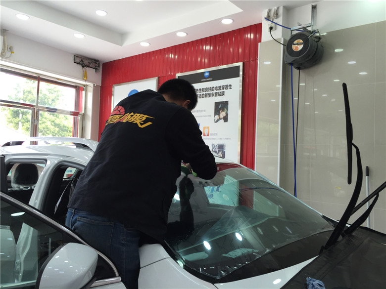 武漢JEEP自由光全車愛思酷膜+德國SONAX鍍晶施工案例/愛思酷膜怎么樣/愛思酷RT70+CT20/四季貼膜武昌南湖店
