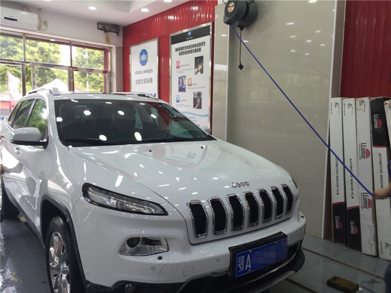 武漢JEEP自由光全車愛思酷膜+德國SONAX鍍晶施工案例/愛思酷膜怎么樣/愛思酷RT70+CT20/四季貼膜武昌南湖店