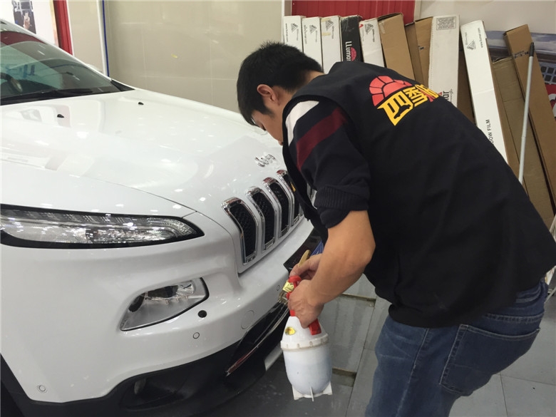 武漢JEEP自由光全車愛思酷膜+德國SONAX鍍晶施工案例/愛思酷膜怎么樣/愛思酷RT70+CT20/四季貼膜武昌南湖店