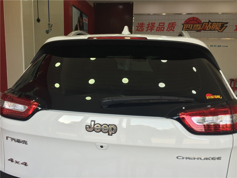 武漢JEEP自由光全車愛思酷膜+德國SONAX鍍晶施工案例/愛思酷膜怎么樣/愛思酷RT70+CT20/四季貼膜武昌南湖店
