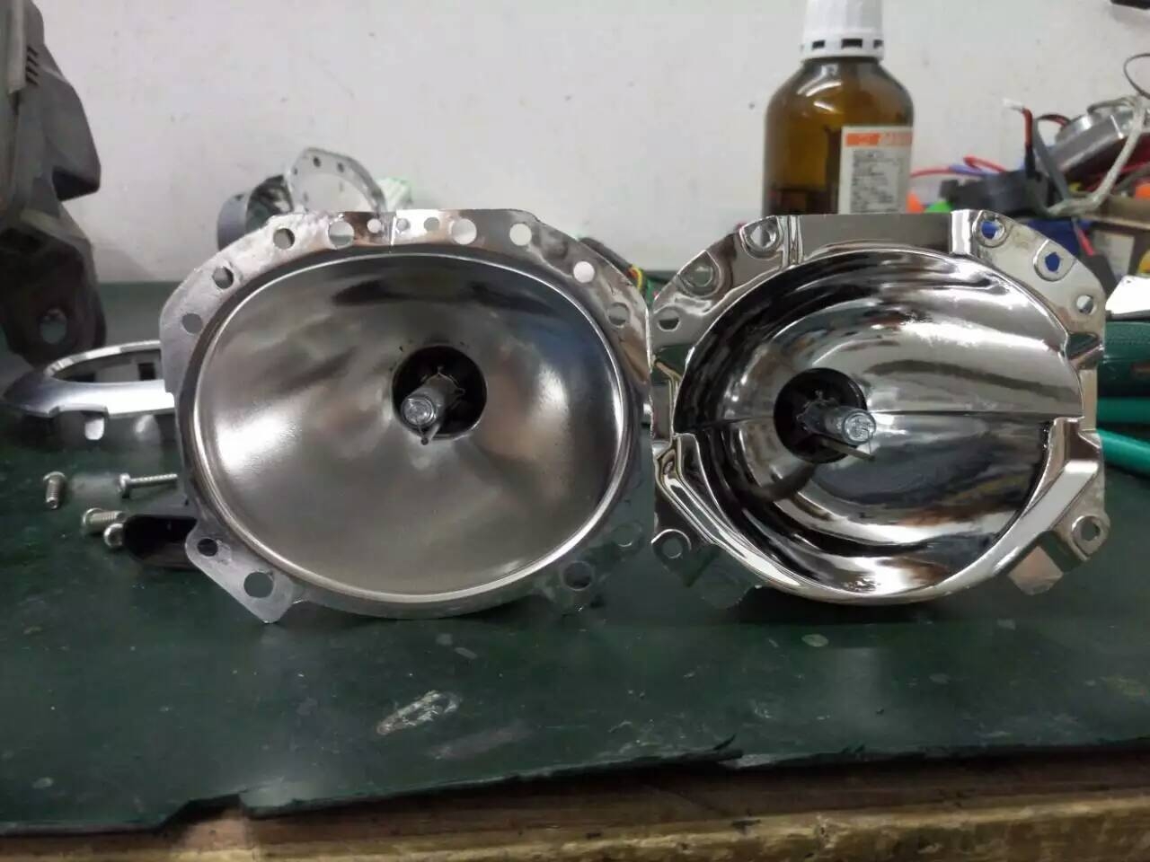 奧迪A6L燈光年審不過，升級海拉5雙光氙氣大燈，清風(fēng)車影燈改