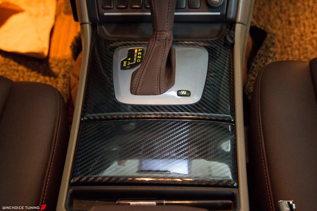 Volvo 沃爾沃 XC90 全車貼膜換裝 艾麗小珍珠金屬柚木棕搭配碳纖維內(nèi)飾 施工完成