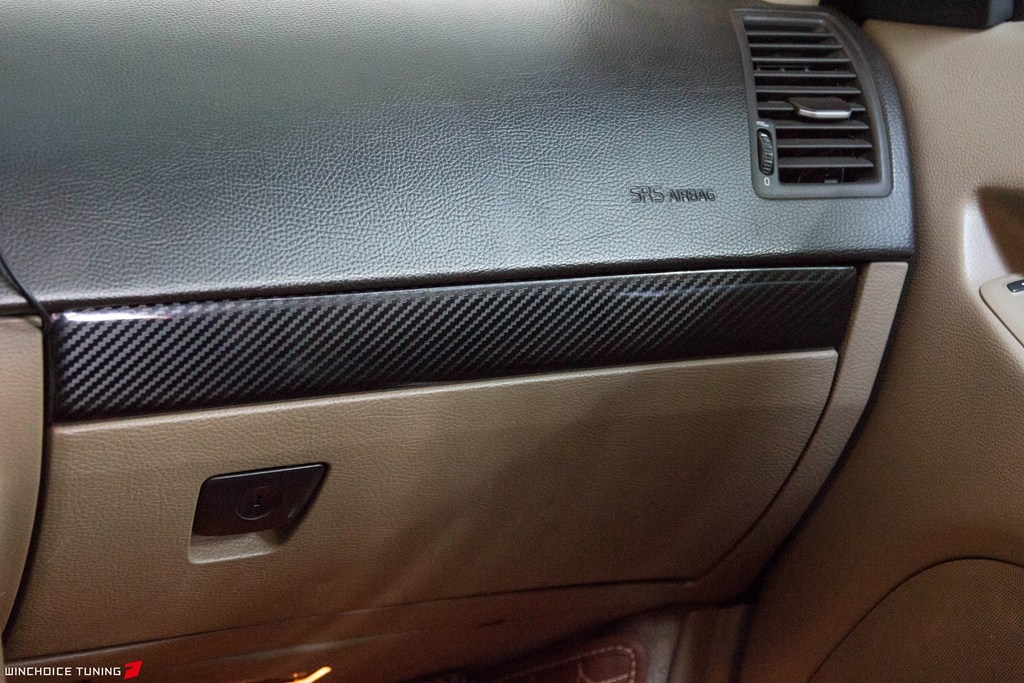 Volvo 沃爾沃 XC90 全車貼膜換裝 艾麗小珍珠金屬柚木棕搭配碳纖維內(nèi)飾 施工完成