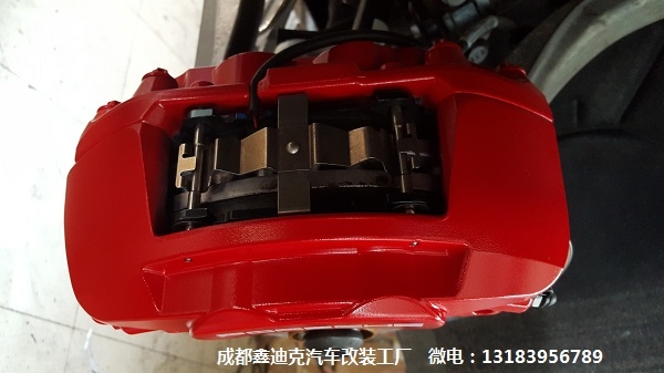 保時(shí)捷MACAN 2.0T改裝GTS四出尾喉，剎車卡鉗改色