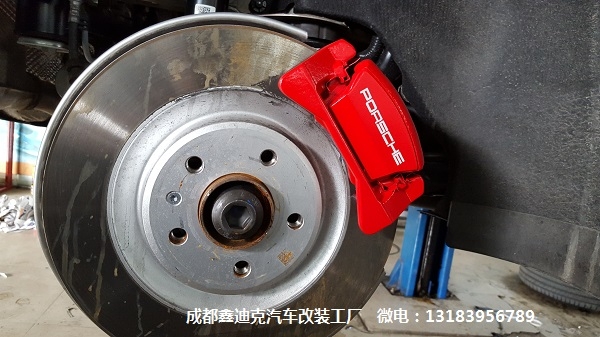 保時(shí)捷MACAN 2.0T改裝GTS四出尾喉，剎車卡鉗改色