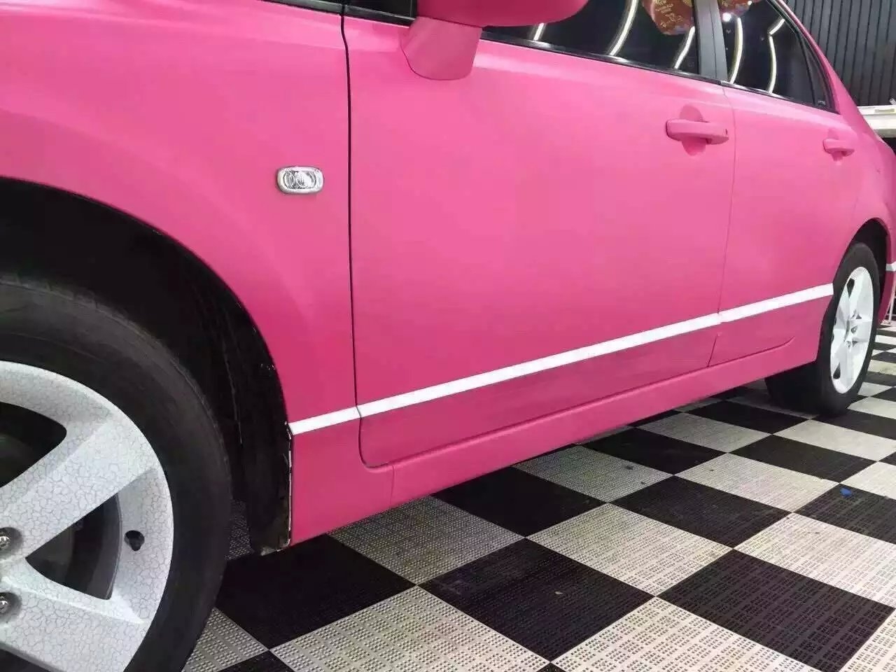蘭光汽車內(nèi)飾貼膜之奧迪A3冰玫紅內(nèi)飾改色