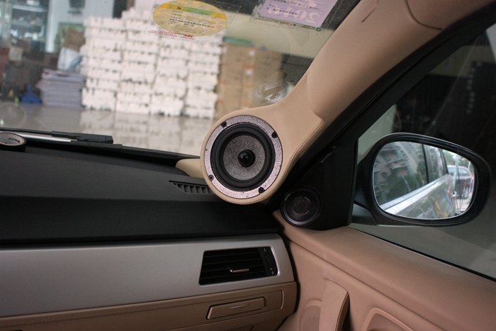 途歌汽車影音：寶馬318i音響改裝工藝，慢工出細(xì)活