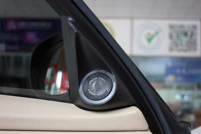 途歌汽車影音：寶馬318i音響改裝工藝，慢工出細(xì)活