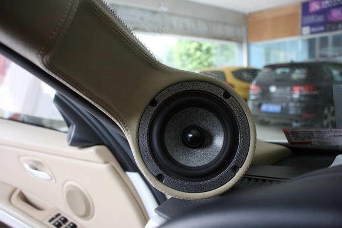 途歌汽車影音：寶馬318i音響改裝工藝，慢工出細(xì)活