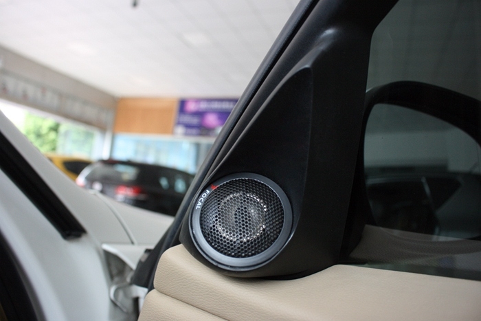 途歌汽車影音：寶馬318i音響改裝工藝，慢工出細(xì)活