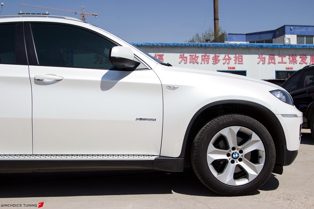 BMW 寶馬 X6 全車(chē)身貼膜換裝 PWF 糖果白