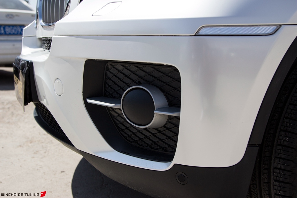 BMW 寶馬 X6 全車(chē)身貼膜換裝 PWF 糖果白