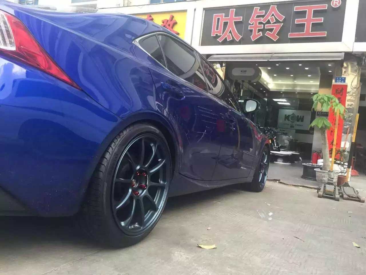 雷克薩斯，裝 RAYS ZE4O +  KYO 螺帽．