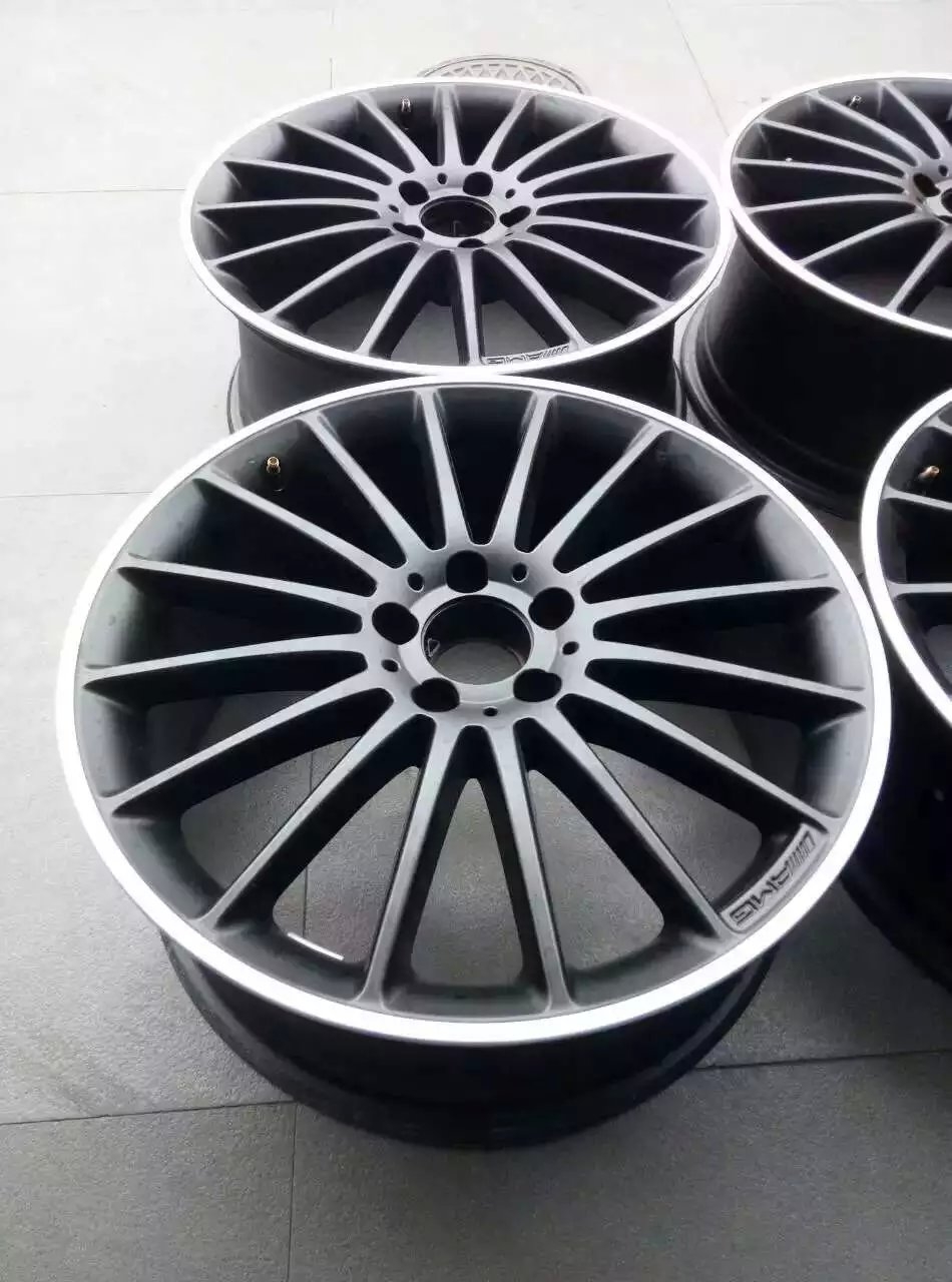 奔馳 ，裝原裝 19寸 AMG ！ 完工